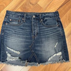 American Eagle button fly distressed denim mini skirt women’s 4
